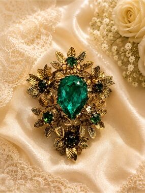 Vintage Austria Emerald Green Rhinestone Floral Brooch